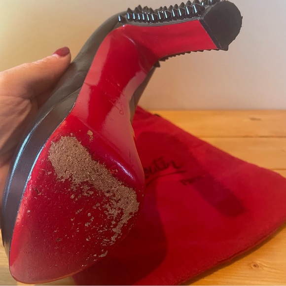 Christian Louboutin Spiked Heels 39.5 (8.5) AUTHENTICATED - Picture 5 of 14
